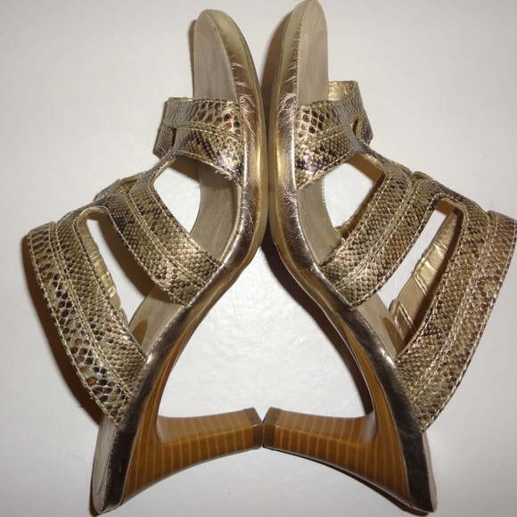 A2 by Aerosoles Stacked Heel Sandals - Picture 3 of 6